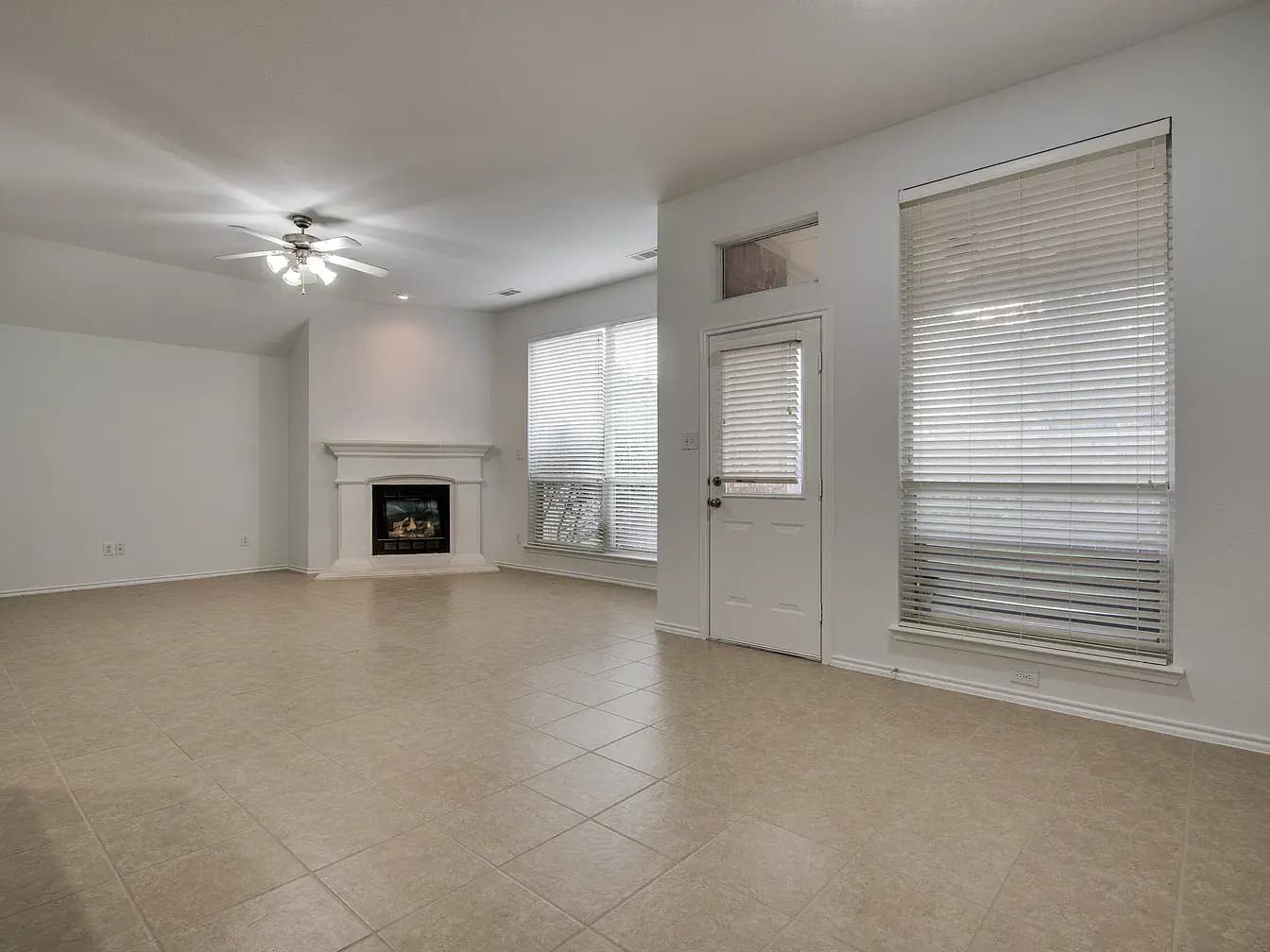 Living area with ceiling fan and back door